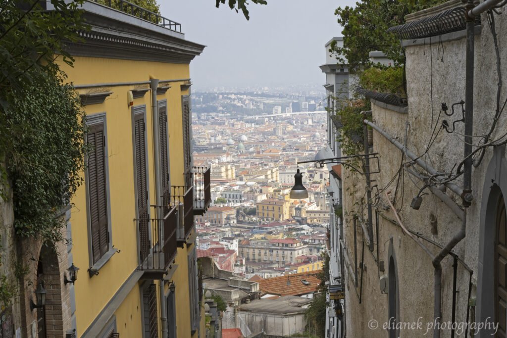 escadaria pedamentina Nápoles Italia