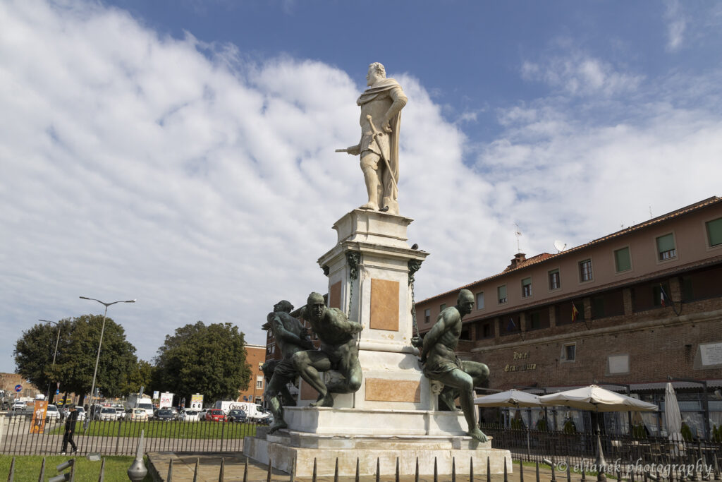 Monumento aos Quatro Mouros