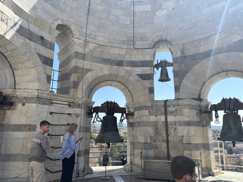 sinos da torre de pisa